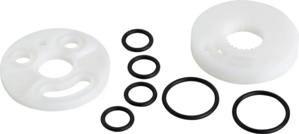 Dicht- und Steuerset bestehend aus zwei weißen Kunststoffteilen und mehreren schwarzen O-Ringen, geeignet für Anwendung bei Ideal Standard Produkten.